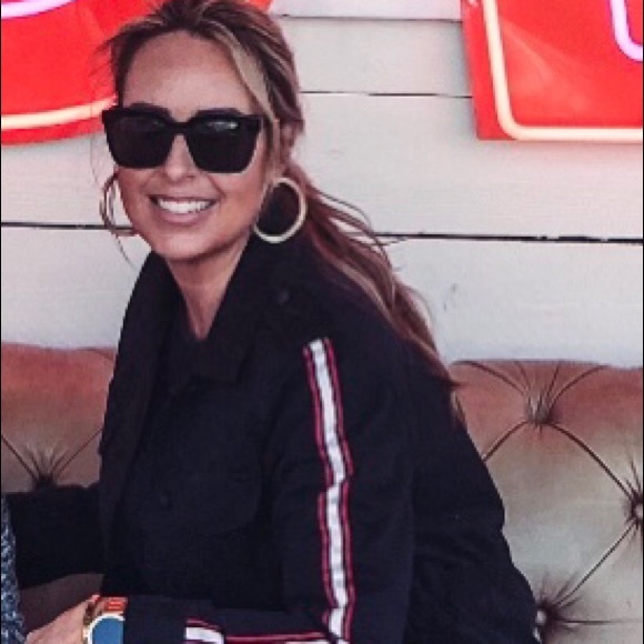 Meet your Posher, Melanie - Picture 1 of 1